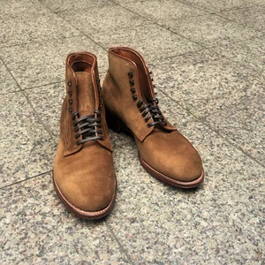 D5819 Snuff Suede — mouldedshoe